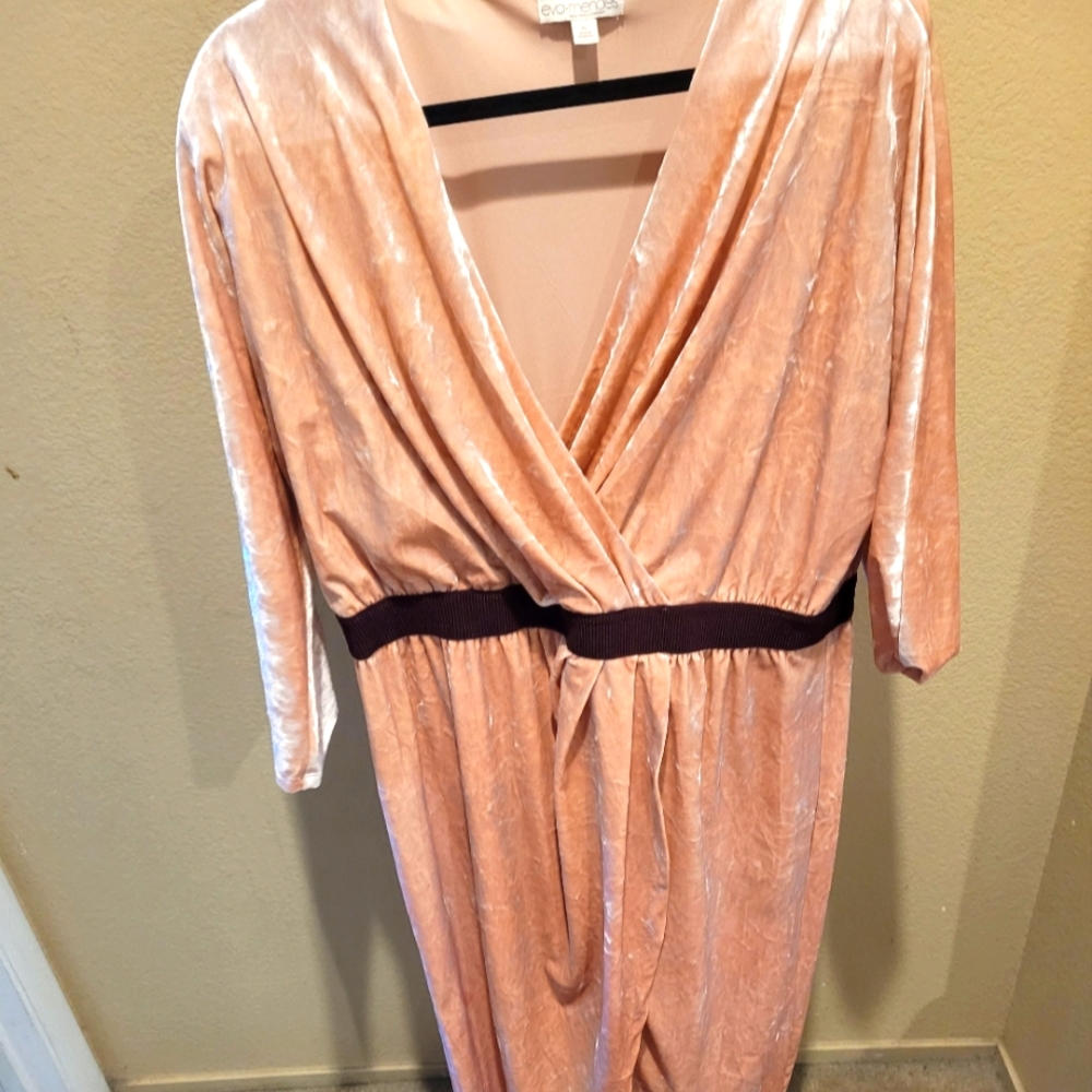 Light pink velvet wrap dress Eva Mendes Collections XL fairly used Divine!